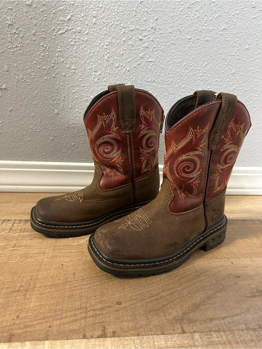Kids 10M Georgia Boots. Basically brand new. Zip up back